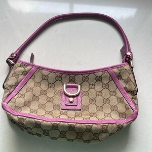 Gucci Logo Shoulder Bag With Pink Leather Trim